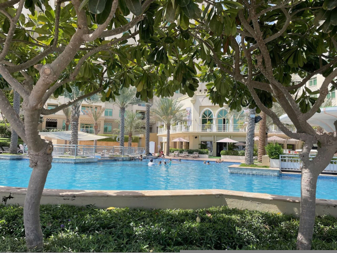 Room 5, DVH Dabas Palm Shores Elegant Four Beds, Dubai