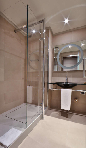 Bathroom 4