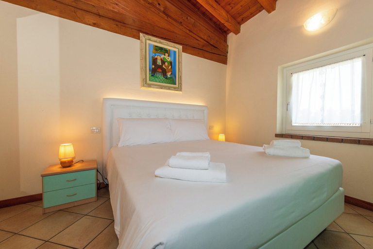 Bedroom 5, Bertoletta Village Apartments, Verona
