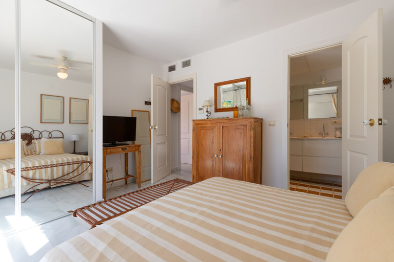Room 4, Lunamar in Marbella With 4 Bedrooms and 3 Bathrooms, Málaga
