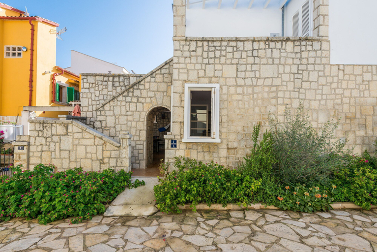 Room 5, Xarus 1 in Alc dia With 2 Bedrooms and 1 Bathrooms, Baleares