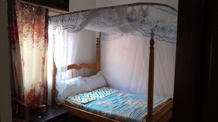 Bedroom 2, Beezy-Signal, Kampala