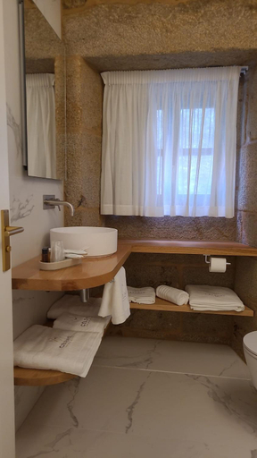 Others 5, Hostal HCELENIS, Pontevedra