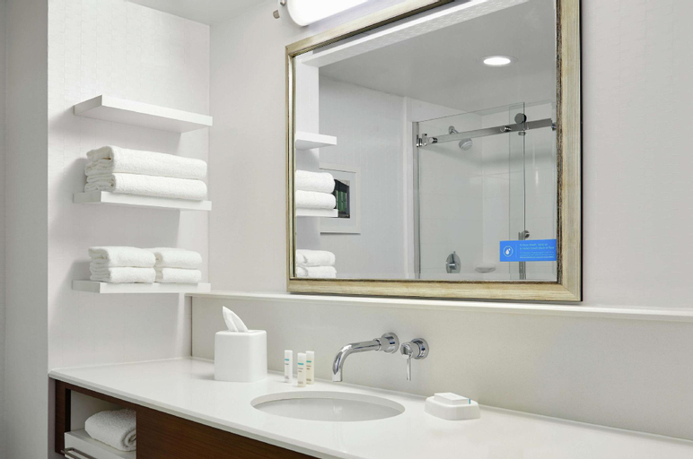 Bathroom 13