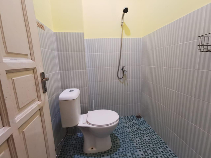 Bathroom 2, OYO 3189 HSP Residence, Samarinda