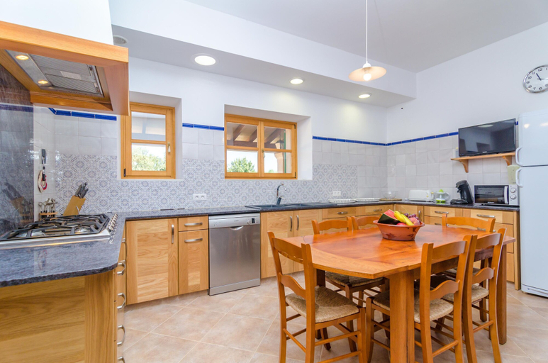 Room 5, Son Fadri in Campos With 5 Bedrooms and 4 Bathrooms, Baleares