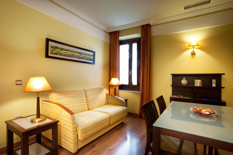 Others 4, Suites Gran Via 44, Granada