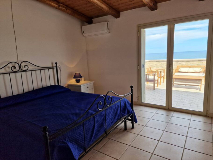 Bedroom 2, Villa Daniela con Piscina Privata e Discesa a Mare tra Catania e Siracusa, Syracuse