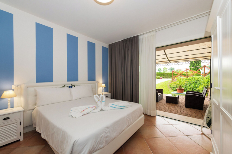 Bedroom 4, Bertoletta Village Apartments, Verona