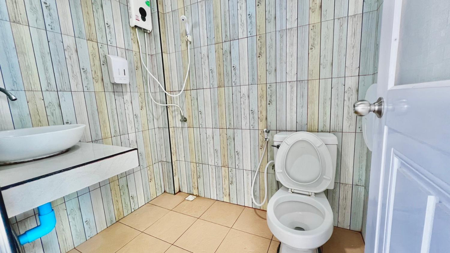 Bathroom 3, PloyPhailin Resort, Pattaya
