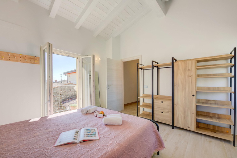 Room 5, Henry-historic Center 300mt From Lake, Brescia