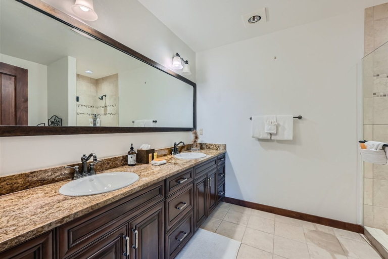 Bathroom 4, Best Mtn View-ski In Ski Out & Gondola to Downtown, Summit