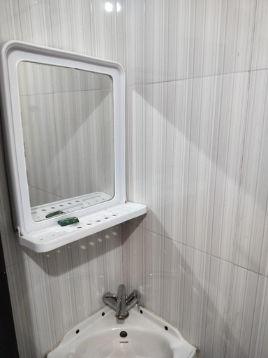 Bathroom 3, Samanbha Guest House, East Khasi Hills