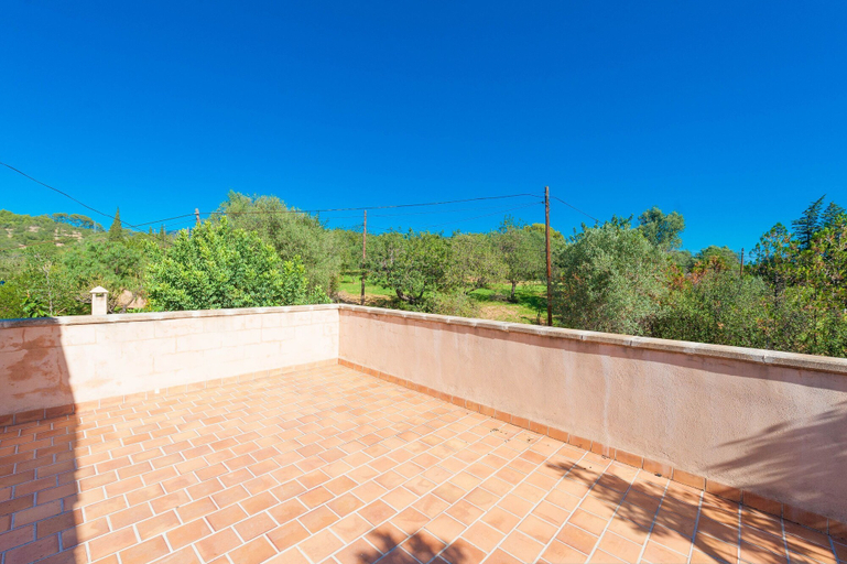 Room 2, Es Garroveral 3 in Bunyola, Baleares