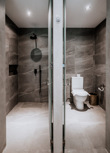Bathroom 5, The Funny Lion - Coron, Coron