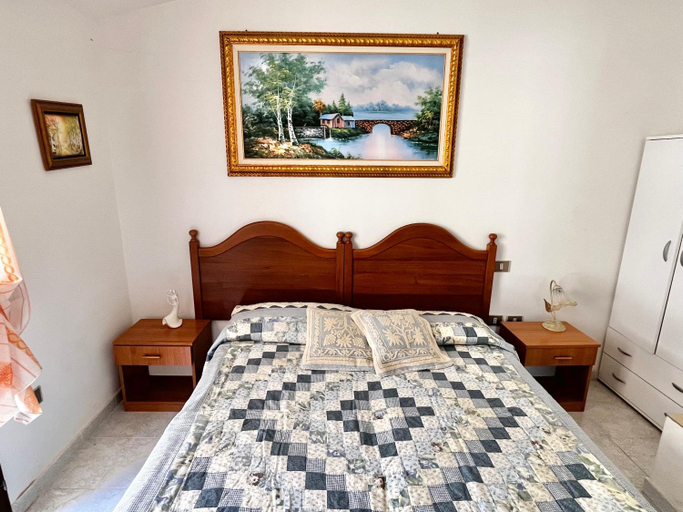 Bedroom 2, Casa Tina By La Via Del Mare Viaggi e Vacanze, Cagliari