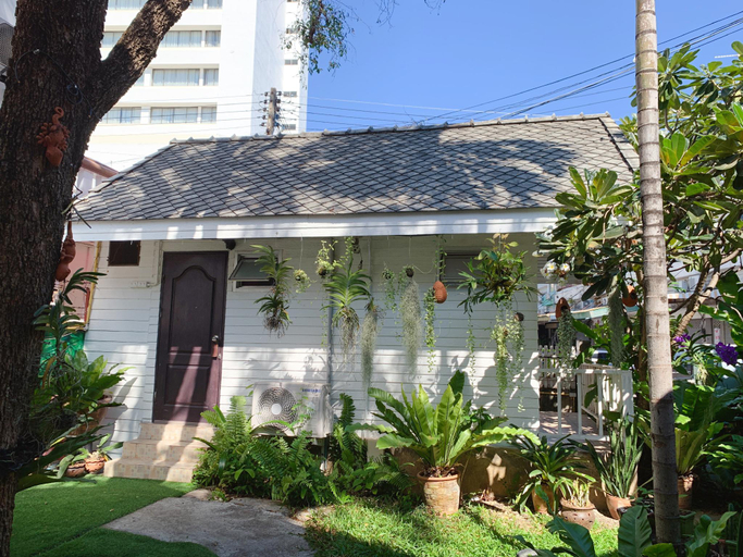 Exterior 4