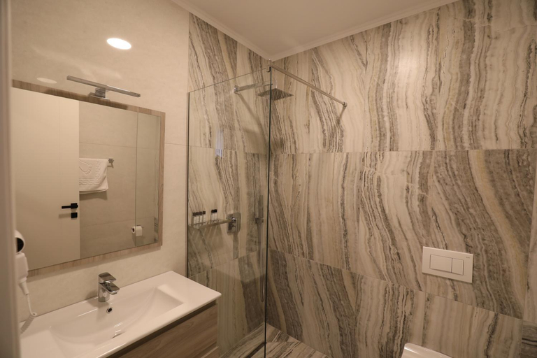 Bedroom 2, Dallga Suites, Pogradecit
