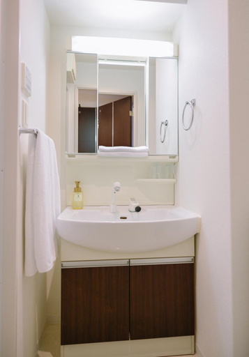 Bathroom 11