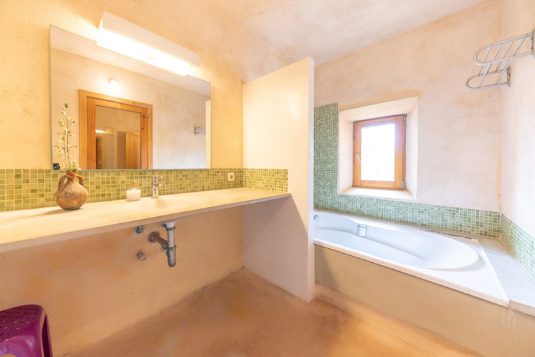 Room 5, Can Jeroni Carrio in Cala Bona, Baleares