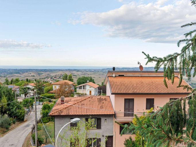 Others 4, Spacious Apartment near Saludecio, Rimini