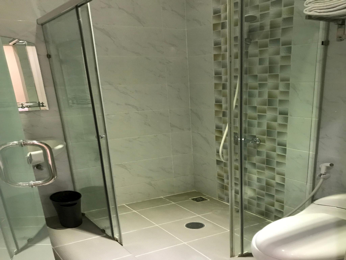 Bathroom 8