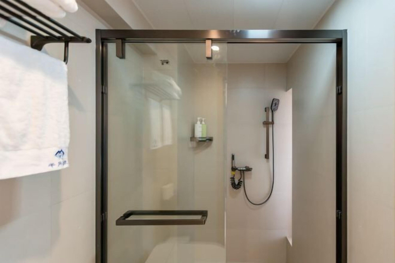 Bathroom 4, Banyue Yuge Guesthouse, Wenzhou