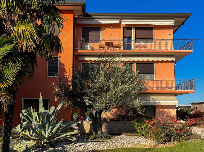 Exterior 13