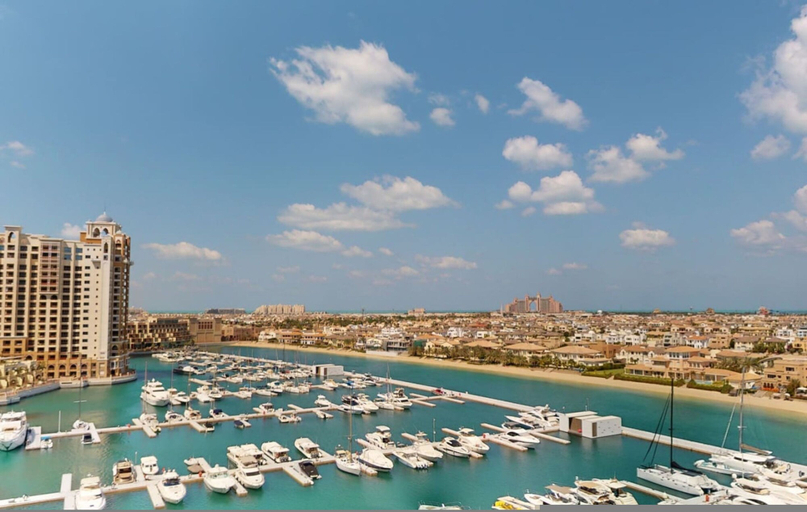 Room 5, 2 BD Tiara Palm Views Beach Pool Amazing Views, Dubai