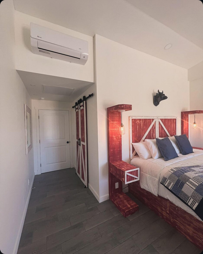 Bedroom 2, Blue Cow Guest Farm, Yavapai