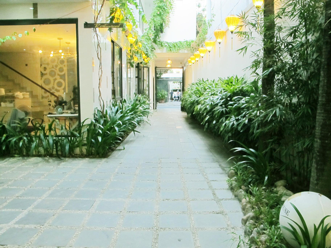 Exterior 5