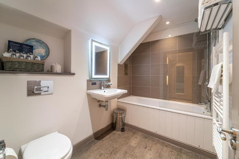 Bathroom 3, Plas Weunydd Hotel, Gwynedd