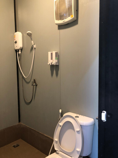 Bathroom 4, โรงแรมกรีนแฮปปี้โฮมสเตย์, Khuan Khanun