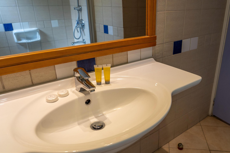 Bathroom 3, Paphos Gardens Holiday Resort