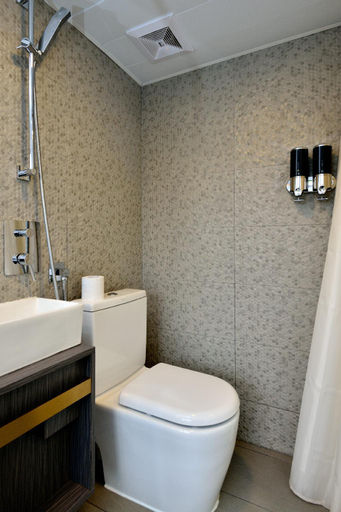 Bathroom 25