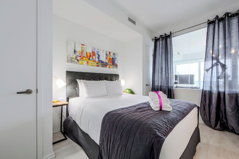 Bedroom 4, Altitude Suites Bay Street by Teristo Group, Toronto