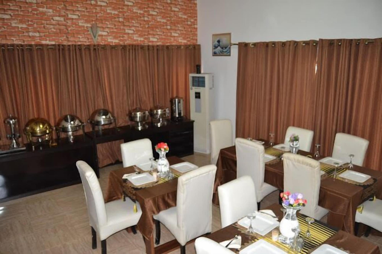 Food & Drinks 5, Hale Manor Exquisite, Ikpoba-Okha