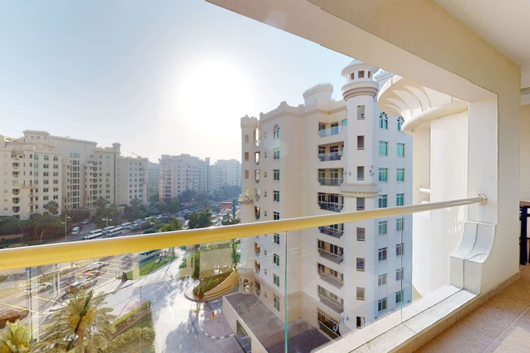 Room 3, Al Dabas Beach Views 3BD Sleeps 6 Beachfront, Dubai