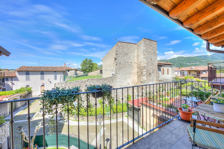 Room 2, Henry-historic Center 300mt From Lake, Brescia