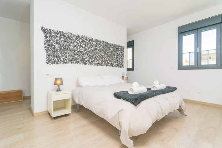 Room 2, Marte in Sa Pobla With 3 Bedrooms and 2 Bathrooms, Baleares