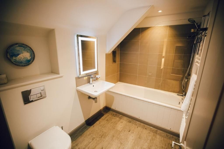 Bathroom 3, Plas Weunydd Hotel, Gwynedd