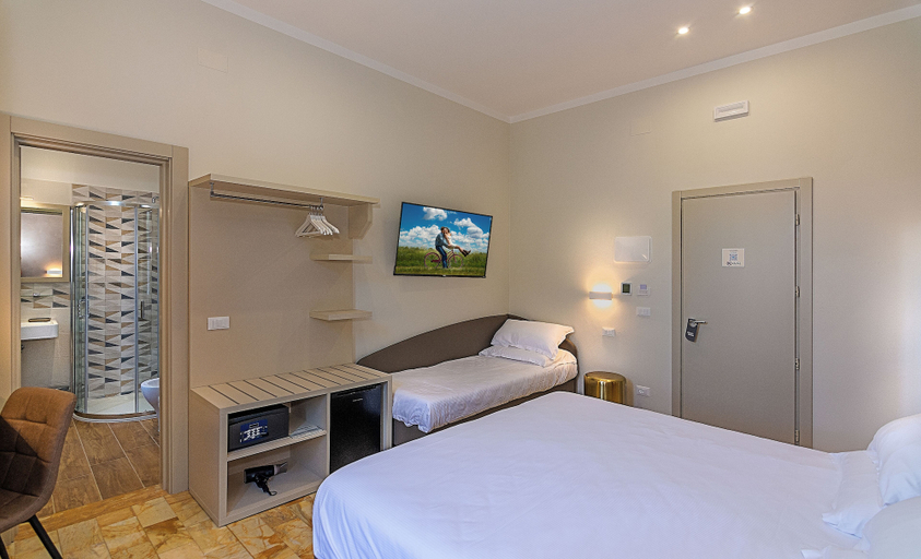 Bedroom 2, Hotel Eura, Massa Carrara