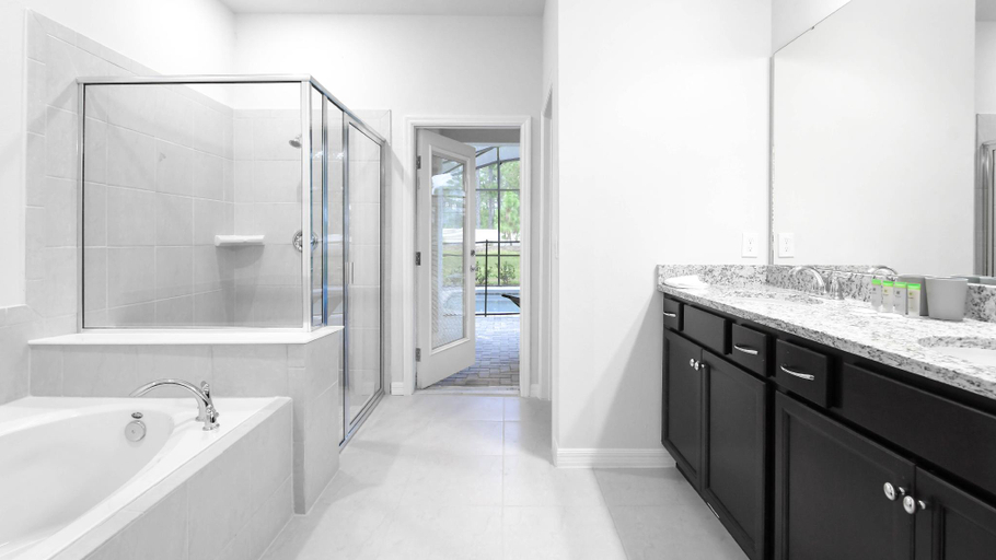 Bathroom 4, Theater/Game Room 10br Villa w/ Pool Spa Disney!, Polk