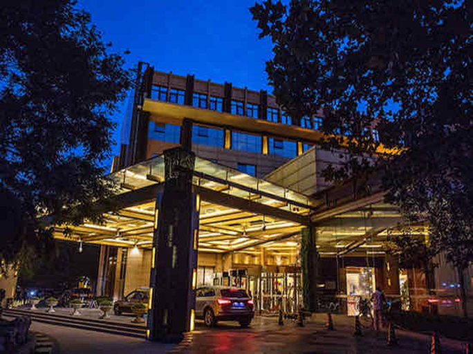 Exterior & Views