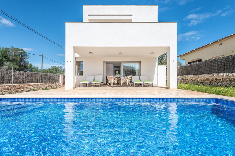 Room 5, Garlanda 1 in Cala Llombards, Baleares
