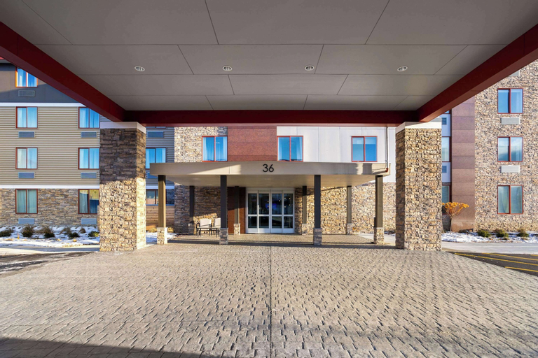 Exterior & Views