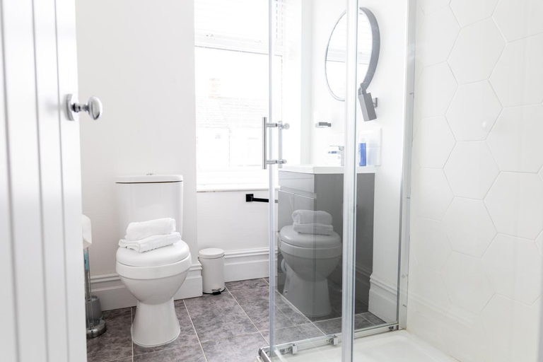 Bathroom 3, Bay City Studio Apartments, Cardiff