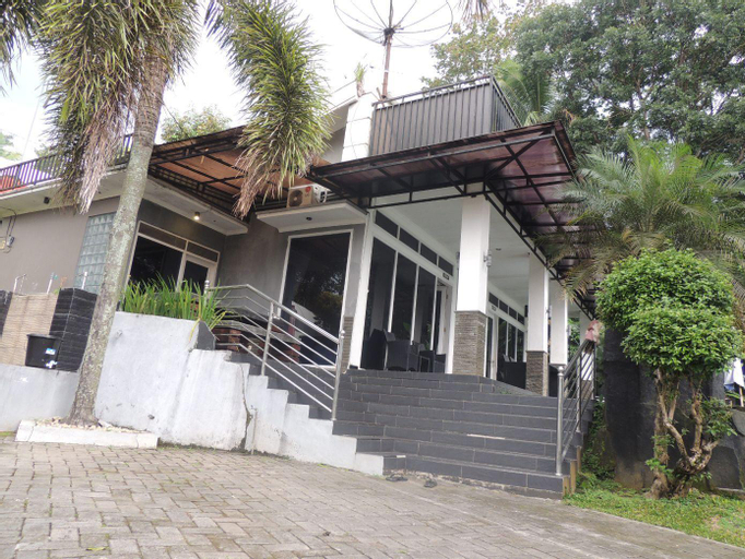 Exterior 9