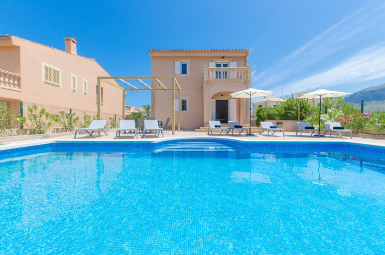 Room 5, Dones D Aigua 11 in Urbanitzaci s Estanyol, Baleares