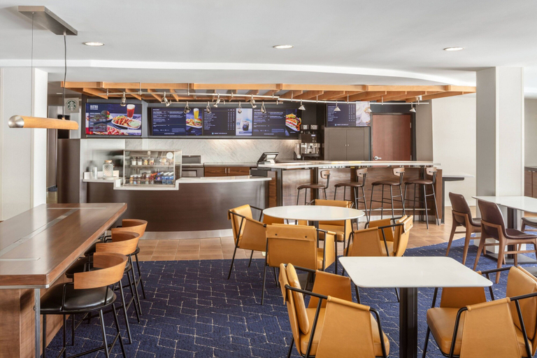 Food & Drinks 5, Courtyard by Marriott Portland Airport, Cumberland